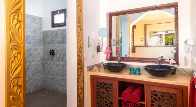 Трёхместный номер Standard Kibanda Natural Kendwa Villa