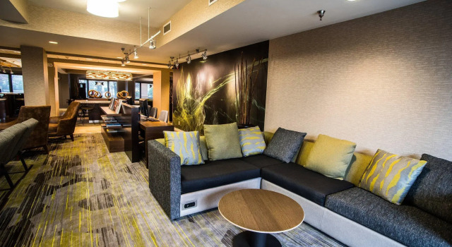 Courtyard by Marriott Nashville at Opryland, Забронировать Отель Юг Нашвилл Нэшвилл, рядом с Конгресс-центр Gaylord Opryland
