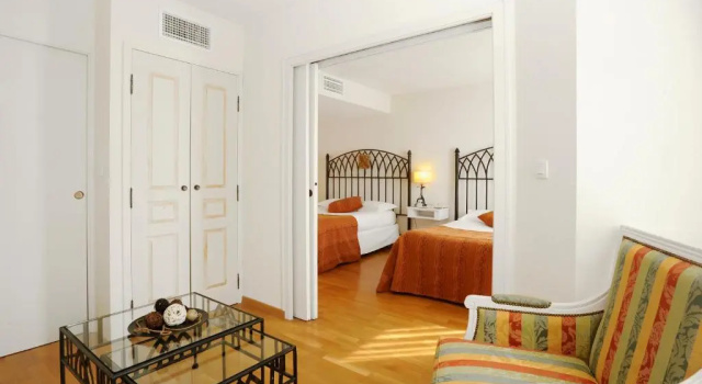 Трёхместный номер Superior Avignon Grand Hotel
