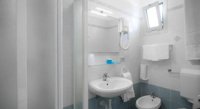 Четырёхместный номер Standard с балконом Hotel Bristol