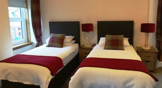 Rossmount Guest House, Забронировать Гостевой дом Отели Инвернесс с завтраком, рядом с Каледонский канал, Завтраки