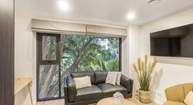 Condo in Queen St CBD w Pool and Gym Zodiak Stays, Забронировать Дом для отпуска Виллы Окленда, Вилла