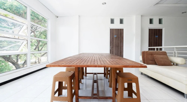 Sunshine Hostel by OYO Rooms, Book Hostel / Vandrerhjem Hostels i Central Java, Hostel / Vandrerhjem
