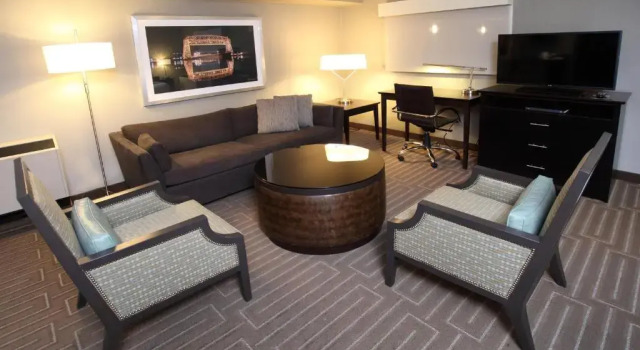 Люкс Holiday Inn & Suites Duluth-Downtown by IHG