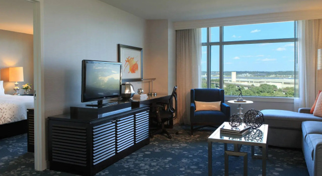 Двухместный люкс Renaissance Arlington Capital View Hotel