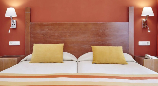 Universal Grand León & Spa, Book Resort Ses Salines Majorca