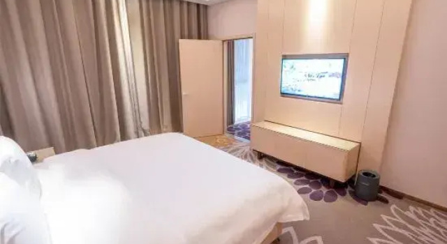 Люкс Deluxe LavandeLavande Hotel (Zhongshan Tanzhou Business Center Branch)