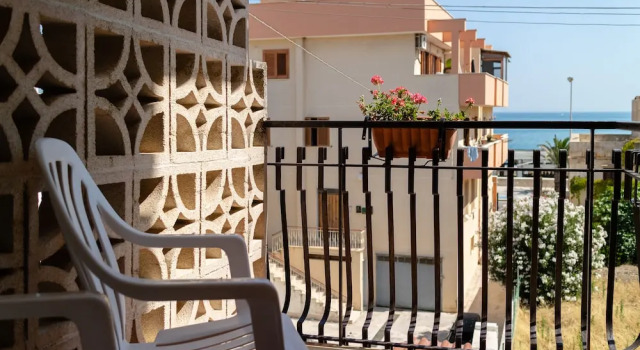 Standard Kolmen hengen huone parvekkeella Hotel Riviera