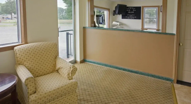Regal Inn, Book Mini-hotel Hoteller i Onley med parkering, Parkering