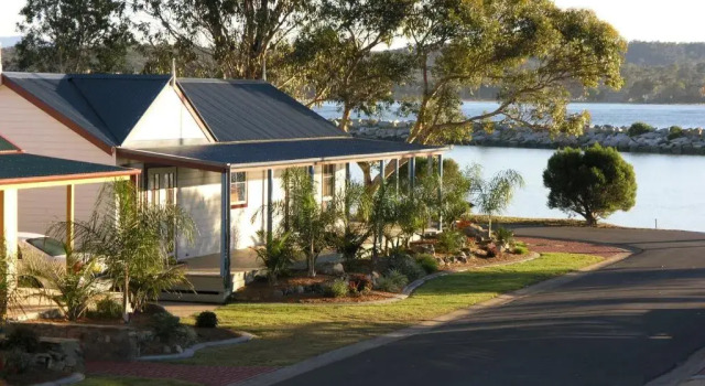 Вилла с видом на залив Batemans Bay Marina Resort