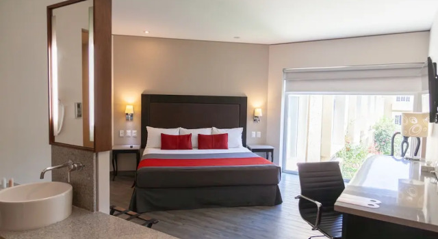 Номер Executive Plaza Camelinas Hotel