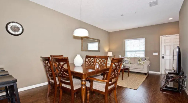 New listing townhouse in gated community sleeps 6 10 min to Disney