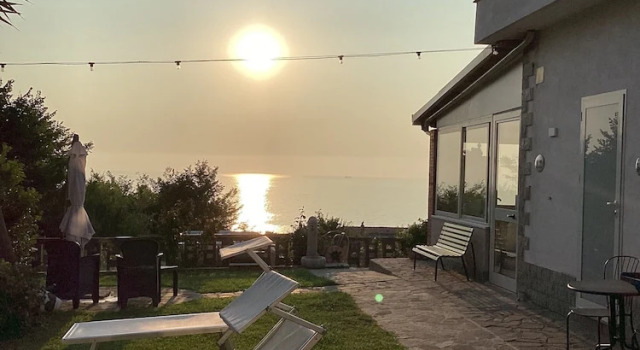 Четырёхместный семейный номер Standard с видом на внутренний двор B&B Sunset da carla