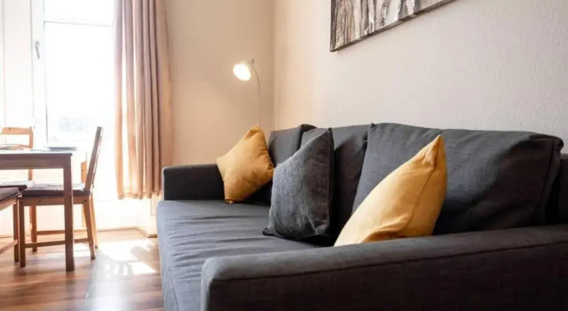 Bright, Spacious West-End Flat, Near University, Забронировать Отель Отели Ангус с парковкой, Парковка