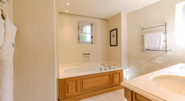 Полулюкс Deluxe Hotel Crillon le Brave