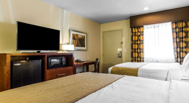 Четырёхместный номер Standard Rodeway Inn