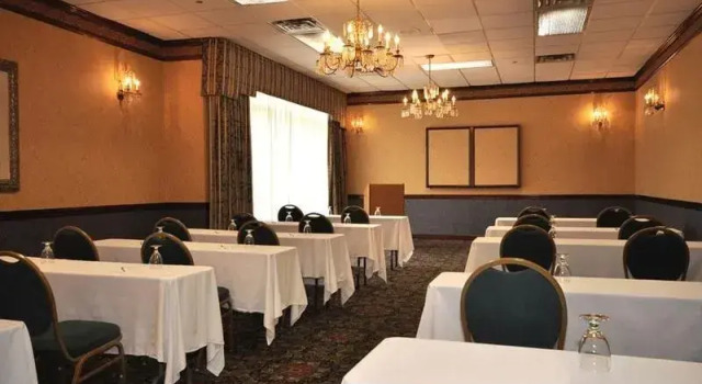 Best Western University Plaza, Забронировать Отель Отели Иллинойс 3 звезды, 3*