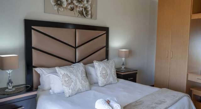 Номер Luxury Bar-t-nique Guest House