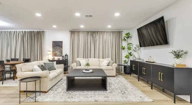Коттедж Walk to City Center: Modern Coral Springs Getaway