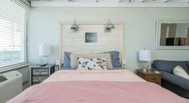 Coral Cove Beachfront Condo for 3 w/ Onsite Pool, Rezerwuj Apartament Panama City Beach Panhandle Florida