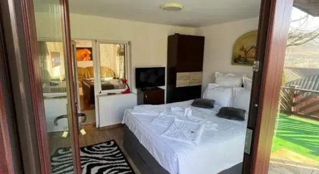 Pridvorul Haiducilor, Varaa Hotelli Hotellit Carpathians - Romania uima-altaalla, Uima-allas