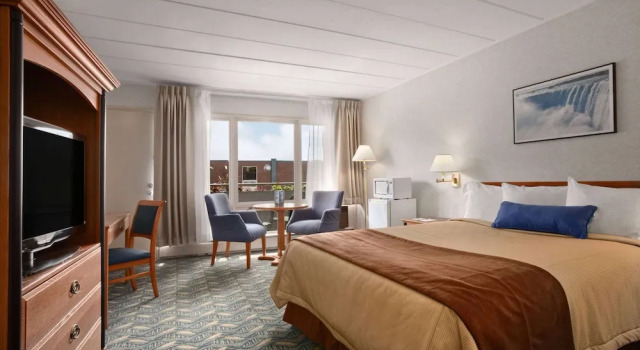 Номер Premium Travelodge by Wyndham Niagara Falls At the Falls