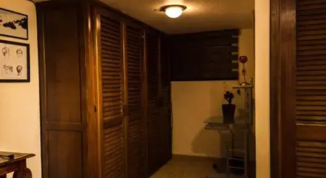 Hostal Casa Buen Vivir, Забронировать Отель La Floresta Кито, рядом с Del Arbolito Park
