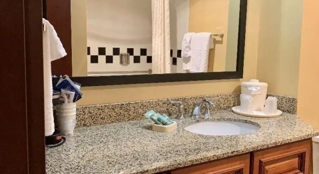 Номер Standard с балконом Best Western Grand Victorian Inn