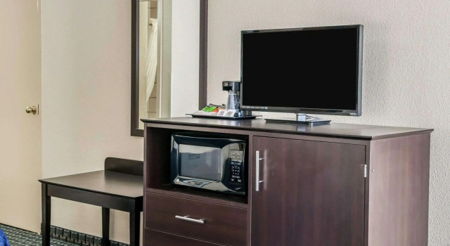 Четырёхместный номер Standard Quality Inn Terre Haute University Area