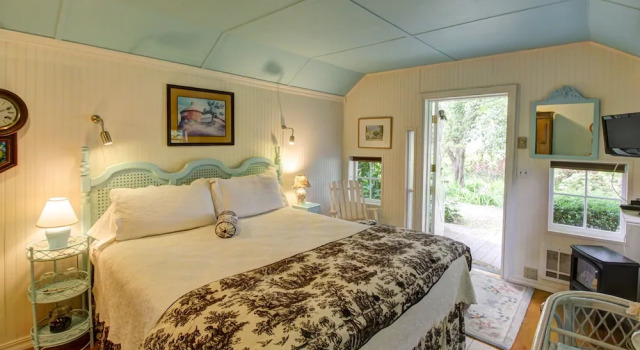 Коттедж c 1 комнатой с видом на сад Country Cottage of Langley