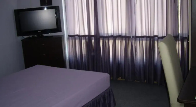Полулюкс Family Hotel Avramov