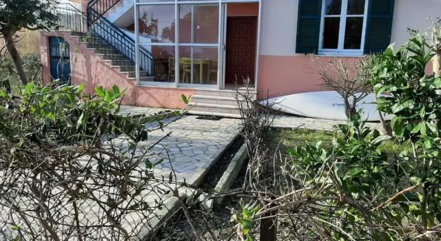 Коттедж с 3 комнатами Giorgos House