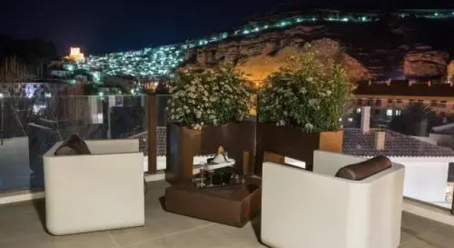 Hotel Spa Elia, Забронировать Курортный отель Отели Алькала-дель-Хукар с парковкой, рядом с Церковь Св. Андреса, Парковка
