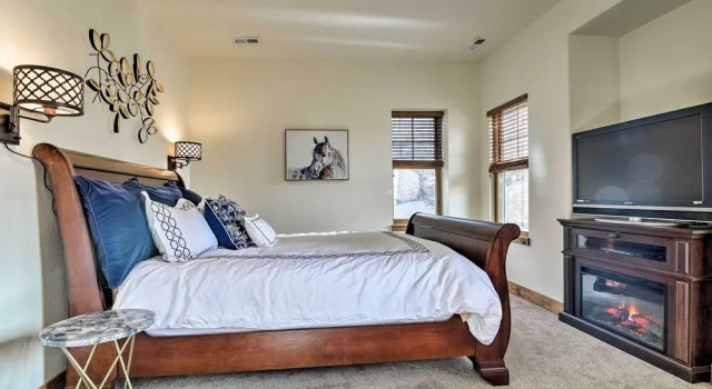 Коттедж Winter Park Area Cabin, Hot Tub & Mountain Views!