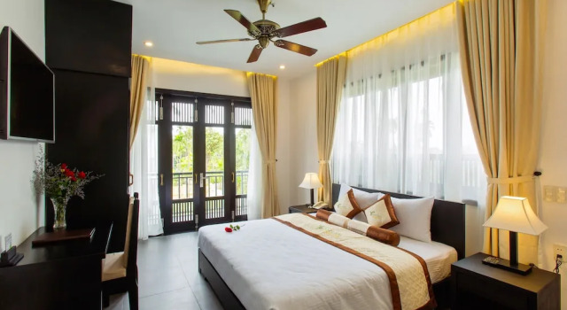 Двухместный номер Deluxe c 1 комнатой с балконом и с видом на бассейн HANZ Natural Boutique Hotel Villa