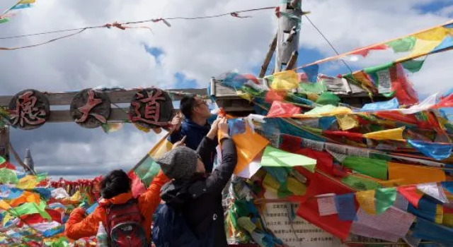Tibetan-style Courtyard Hotel