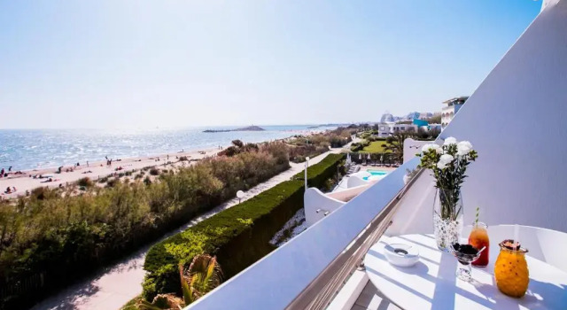 Двухместный номер Deluxe с видом на море Hôtel La Plage 5 étoiles La Grande Motte