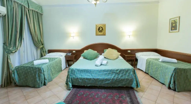 Четырёхместный номер Hotel Gabriella