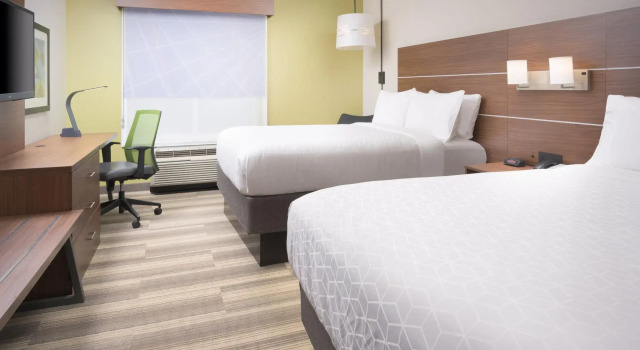Четырёхместный номер Standard Holiday Inn Express Hotel & Suites Chattanooga Downtown by IHG