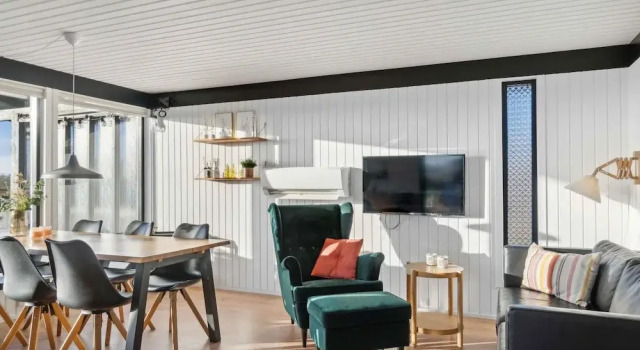 5 Star Holiday Home in Ronde