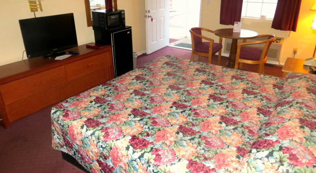 SUNSET INN, Забронировать Отель Отели Table Rock Lake с парковкой, Парковка