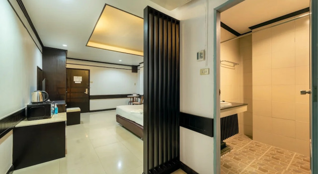 Двухместный номер Deluxe с балконом The Legacy Convention Hotel