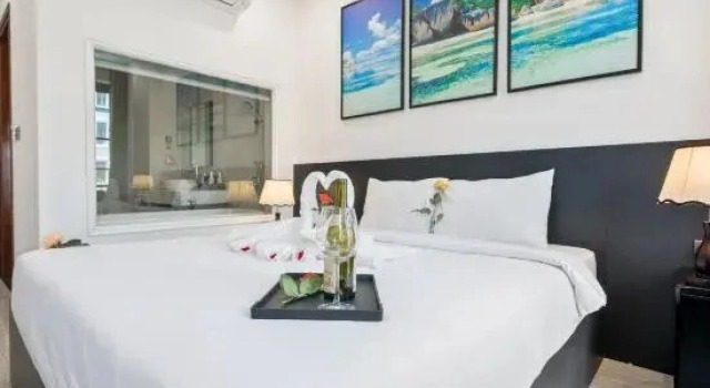 Трёхместный номер Deluxe с видом на город The Enchanted Ha Long Hotel - Bai Chay Beach