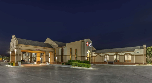 Best Western Plus - Sikeston, Boek Hotel Hotels in Missouri met zwembad, Zwembad