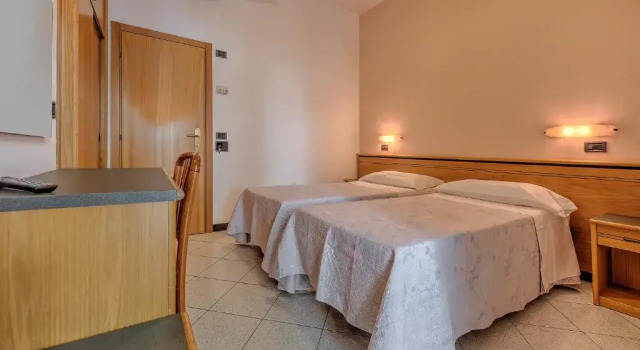 Семейный номер Standard с балконом Hotel Excelsior