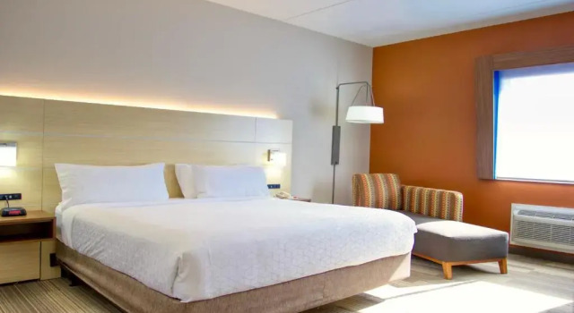 Номер Standard Holiday Inn Express Hotel & Suites Byram by IHG