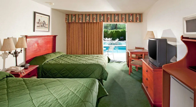 Royal Sun Palm Springs, Забронировать Отель Бизнес-отели Палм-Спрингса, рядом с South Lykken Trail, 4* 5*
