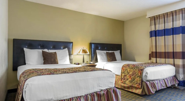 Четырёхместный номер Standard Lamplighter Inn-South