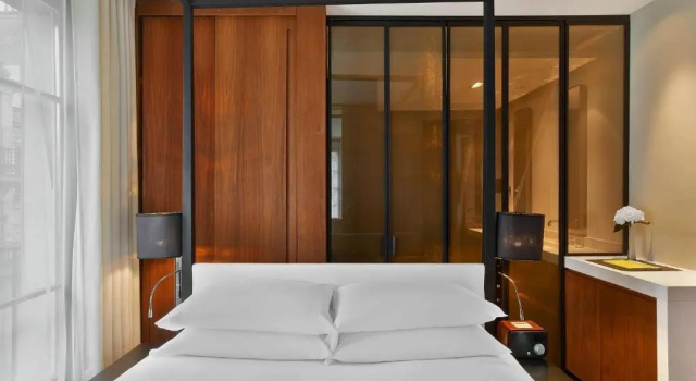 Двухместный люкс С видом на Эйфелеву башню Eiffel Le Metropolitan, Paris Tour Eiffel, a Tribute Portfolio Hotel