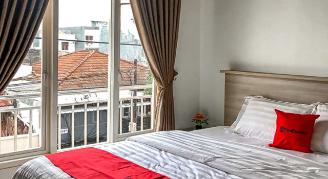 RedDoorz Syariah near Kenjeran Park, Prenota Hotel Kenjeran Surabaya